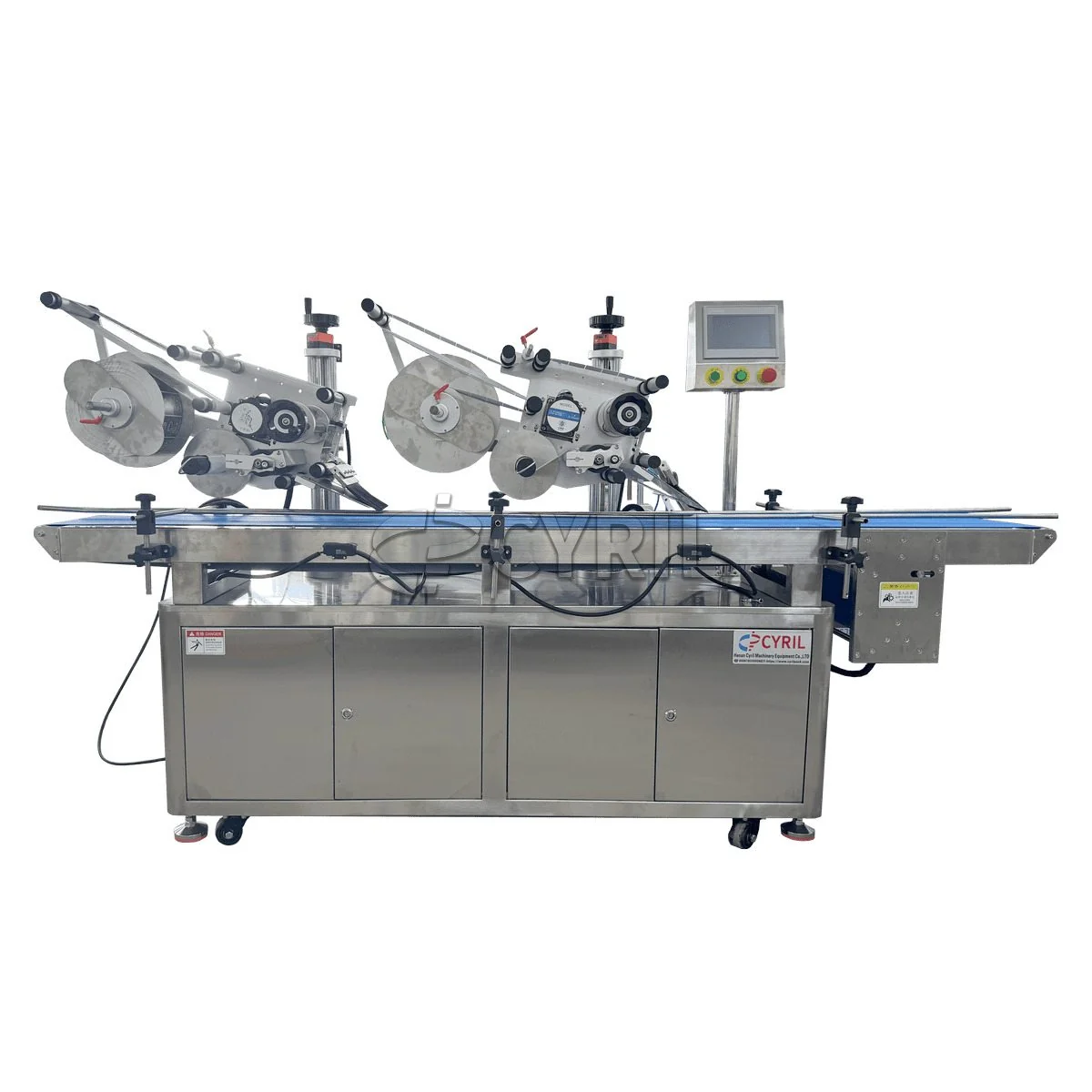 Labeling machine with label rolls and a conveyor